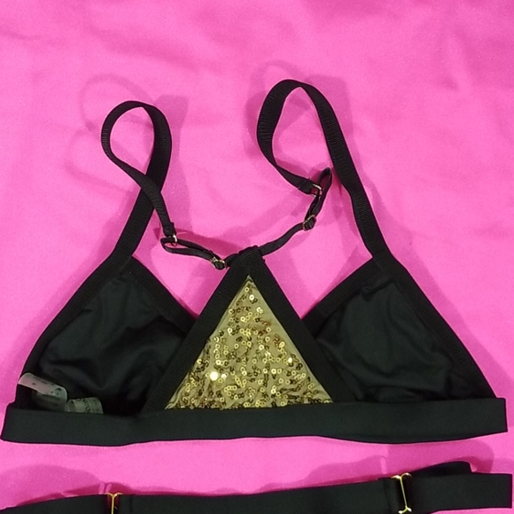 Like New. Perfect Condition. BEACH BUNNY AFTER DARK BIKINI SET - Picture 7 of 8